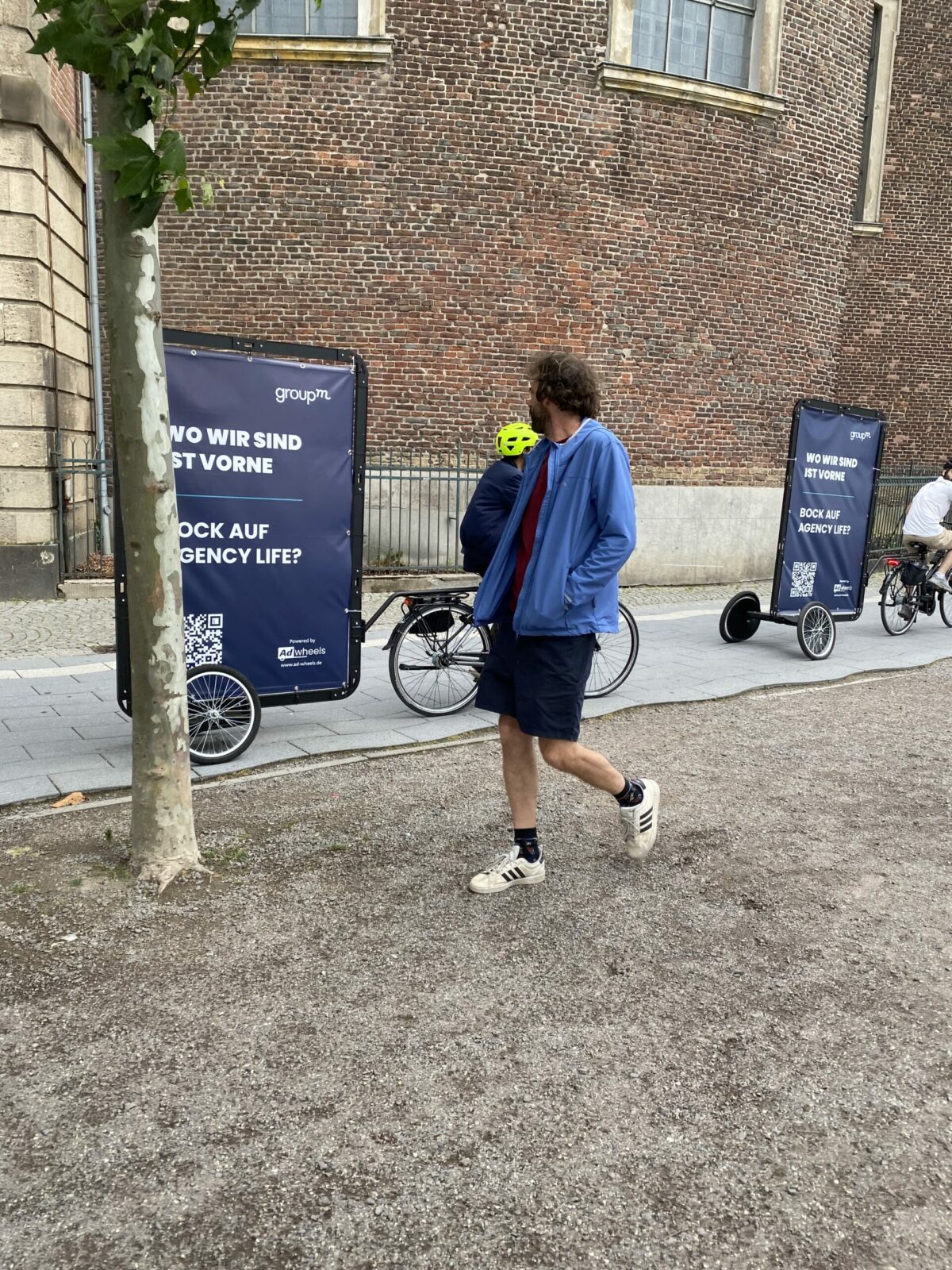 Curious looks are guaranteed with bike advertising in Düsseldorf