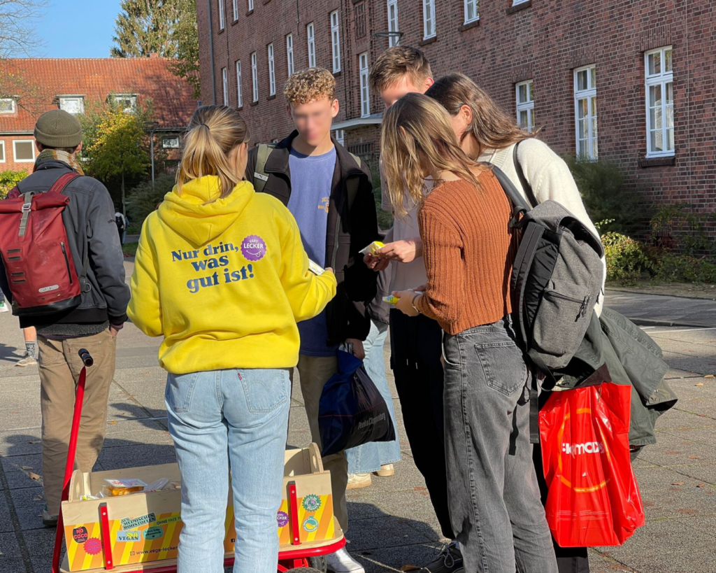 Viele Interessierte bei Sampling-Promotion 