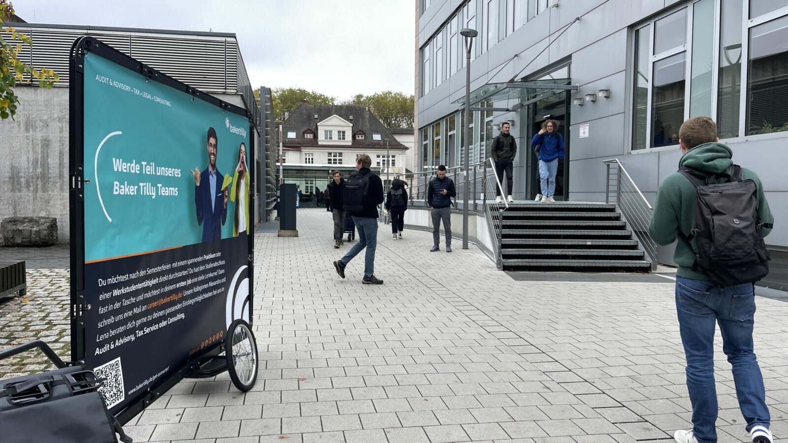 The bike advertising campaign achieves many visual contacts