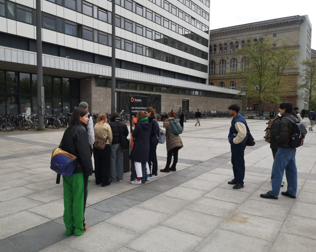 Viel Aufmerksamkeit am Promotionstand von Studeez in Berlin