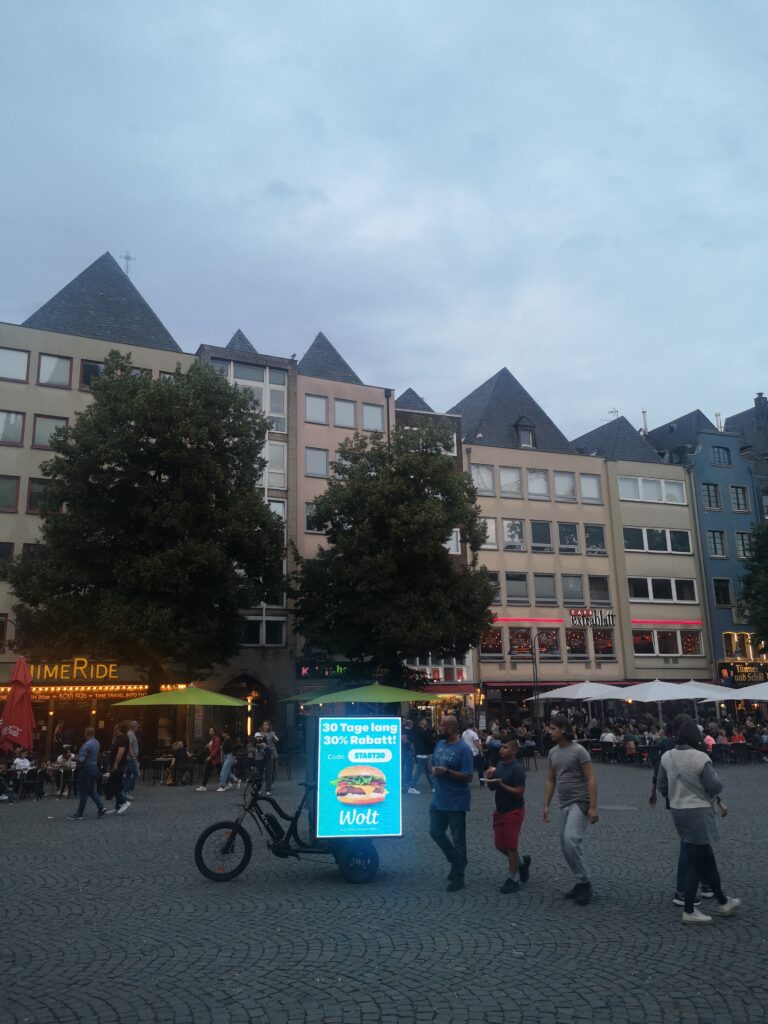 Fahrradwerbung in Köln für Wolt