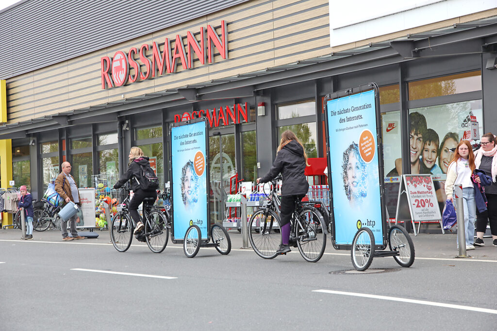 Fahrradwerbung als CLP Bike sorgt selbst im dichtesten Stadtverkehr für maximale Aufmerksamkeit 