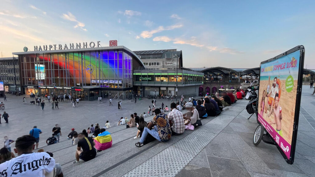 Werbung am Dom in Köln geht leicht mit Fahrradwerbung