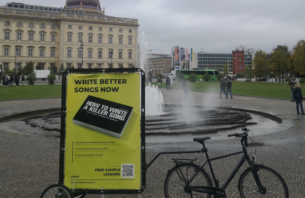 Fahrradwerbung in Berlin, wo sonst keine Werbung hinkommt