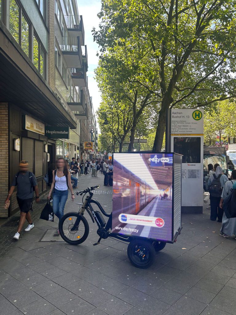 Mit-Fahrradwerbung-viele-Sichtkontakte-in-Aachen