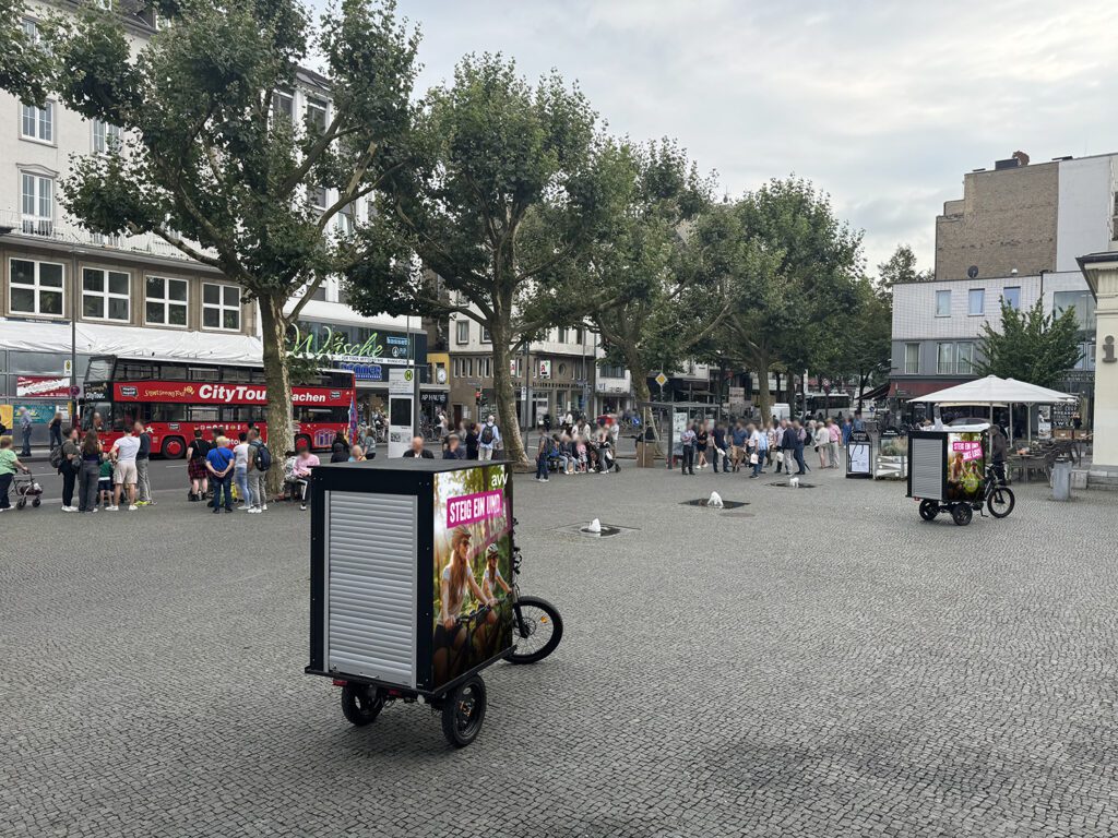 Fahrradwerbung-am-Elisenbrunnen-in-Aachen