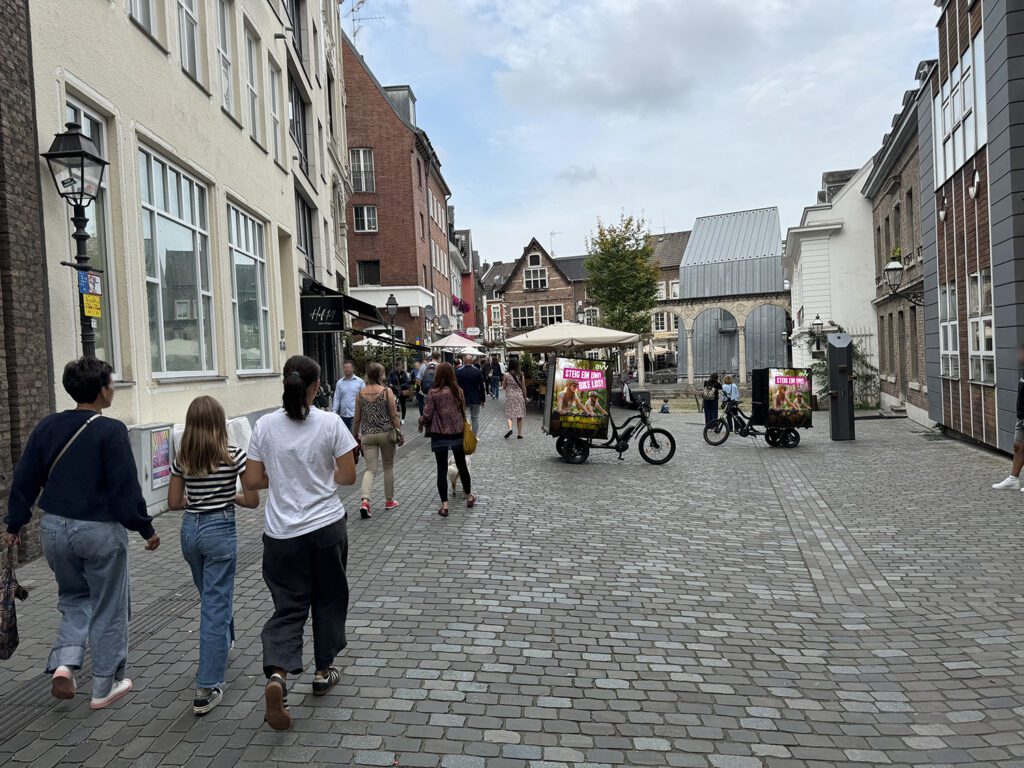 Fahrradwerbung-am-Hof-in-Aachen